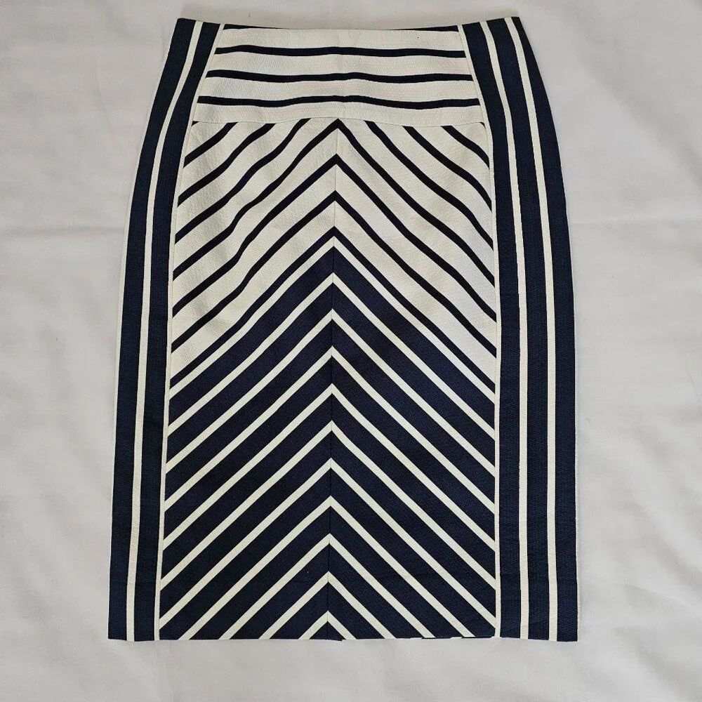 J.Crew Women's Navy Blue/White Chevron Stripe Pattern Pencil Skirt Size 00 - Picture 2 of 13